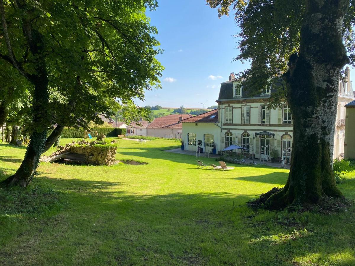 Le Chateau De Monthureux Le Sec Bagian luar foto
