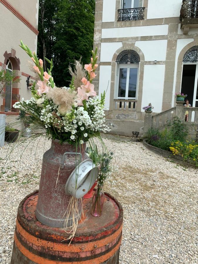 Le Chateau De Monthureux Le Sec Bagian luar foto