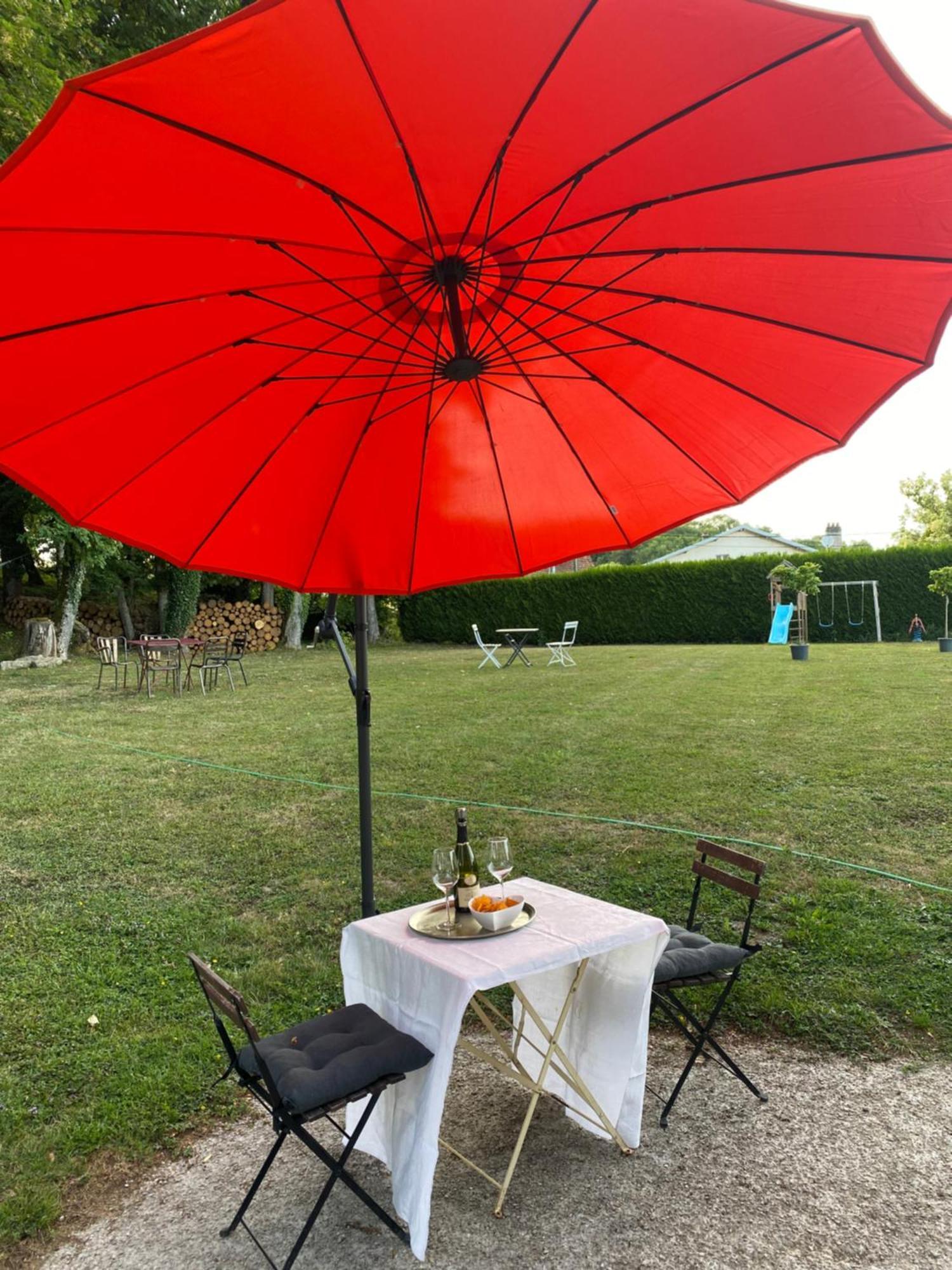 Le Chateau De Monthureux Le Sec Bagian luar foto
